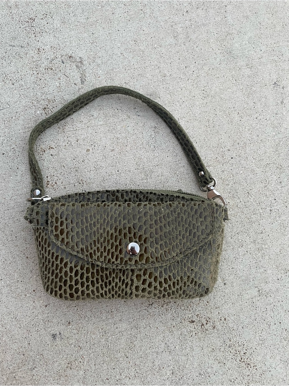 Sorial Olive Green Snake-Texture Mini Wristlet